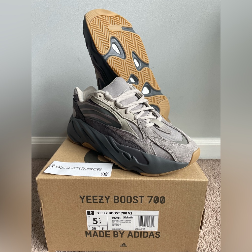 Yeezy 700 “Tephra”
